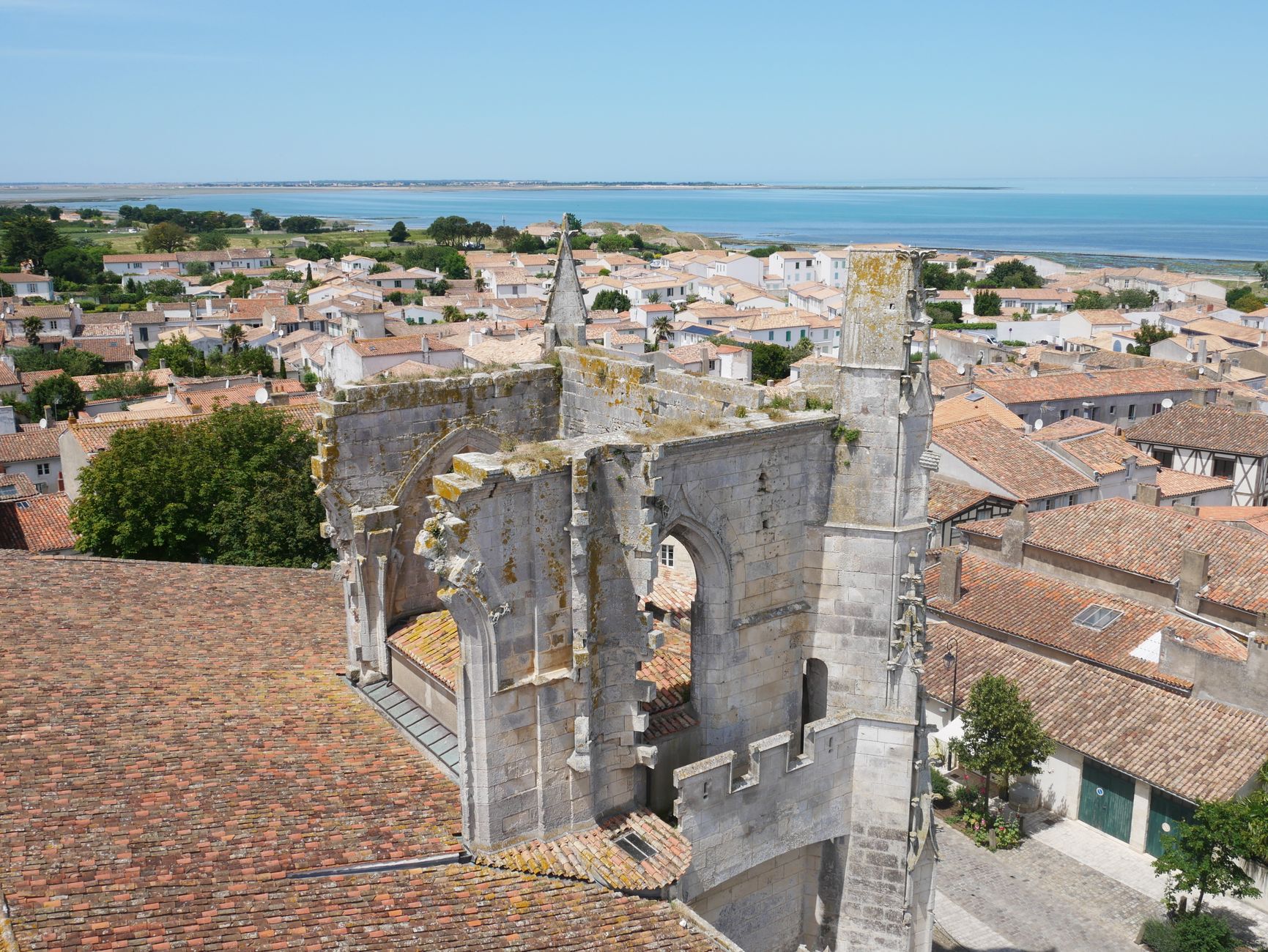 Bâchage de toiture équipe à Pessac